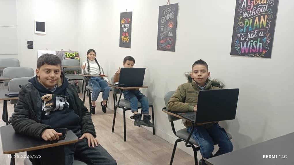Student teams preparing their projects
